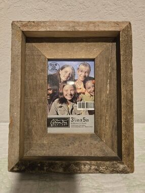 NWOT Green Tree Gallery Rustic Wooden Picture Frame.